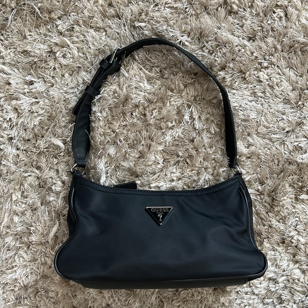 Guess Little Bay Shoulder Bag | Baguette Bag 👜